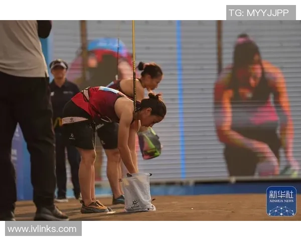 成都攀岩队的中路突破之路:深度解析攀岩运动的魅力与挑战 成都攀岩队的中路突破之路:深度解析攀岩运动的魅力与挑战